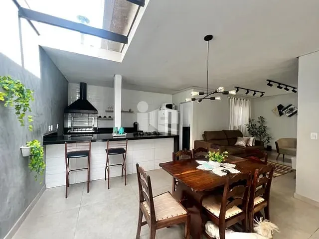 Casa com 151m² 3 quartos e 1 banheiro, à venda, no bairro Capricórnio em Rolândia
