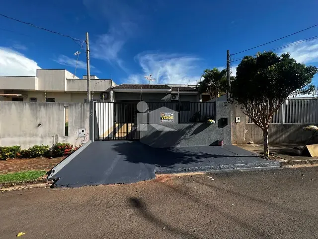 Casa com 151m² 3 quartos e 1 banheiro, à venda, no bairro Capricórnio em Rolândia