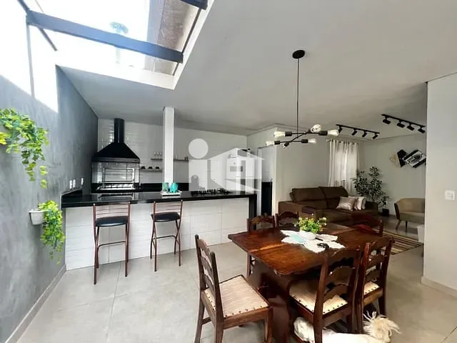 Casa com 151m² 3 quartos e 1 banheiro, à venda, no bairro Capricórnio em Rolândia