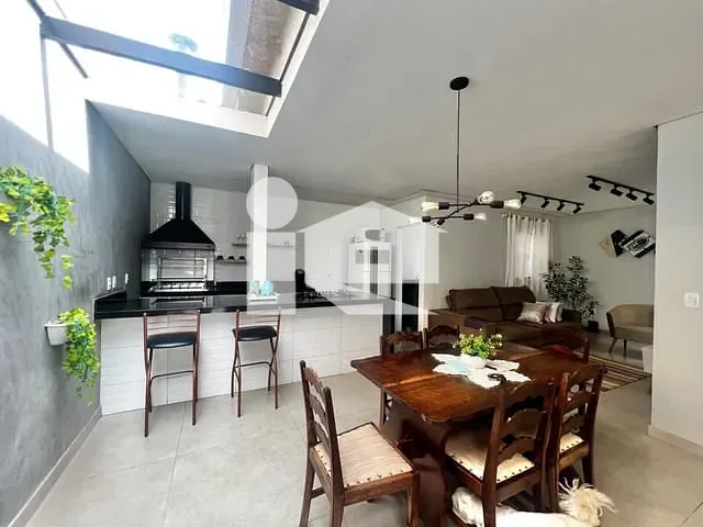 Casa com 151m² 3 quartos e 1 banheiro, à venda, no bairro Capricórnio em Rolândia
