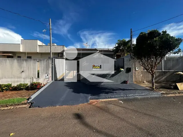 Casa com 151m² 3 quartos e 1 banheiro, à venda, no bairro Capricórnio em Rolândia