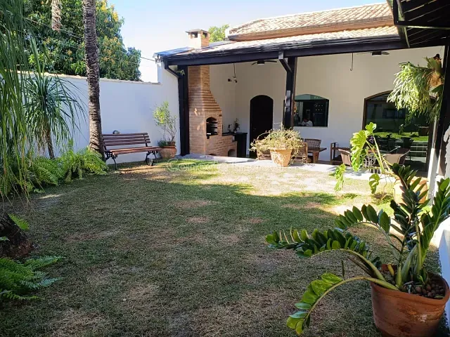 Casa com 372m² 3 quartos e 2 banheiros, à venda, no bairro Centro em Jaguariúna