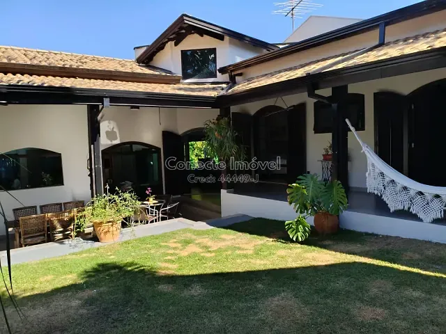 Casa com 372m² 3 quartos e 2 banheiros, à venda, no bairro Centro em Jaguariúna