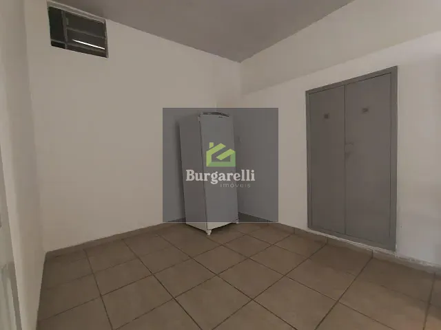 Casa 4 quartos e 2 banheiros, para alugar, no bairro Centro em Lavras