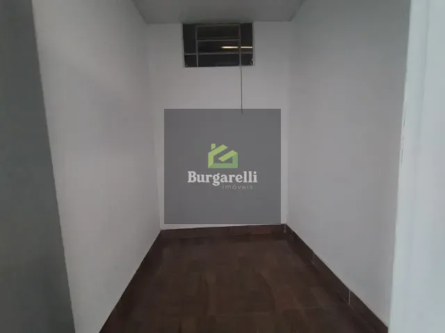 Casa 4 quartos e 2 banheiros, para alugar, no bairro Centro em Lavras