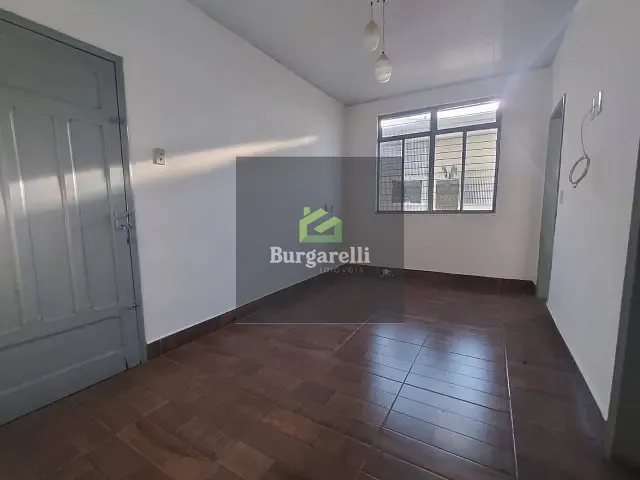 Casa 4 quartos e 2 banheiros, para alugar, no bairro Centro em Lavras