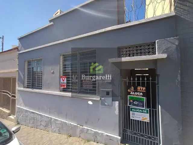 Casa 4 quartos e 2 banheiros, para alugar, no bairro Centro em Lavras