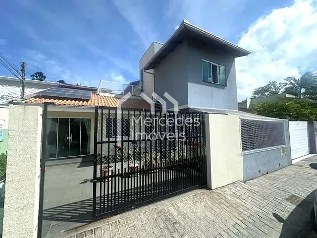 Casa com 250m² 4 quartos e 4 banheiros, à venda, no bairro São Judas em Itajaí