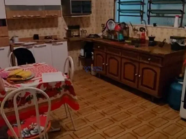 Casa com 300m² 3 quartos e 2 banheiros, à venda, no bairro Parque Industrial em São José dos Campos
