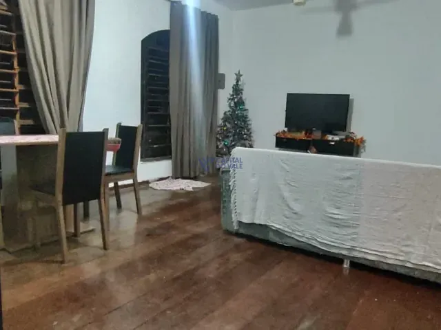 Casa com 300m² 3 quartos e 2 banheiros, à venda, no bairro Parque Industrial em São José dos Campos