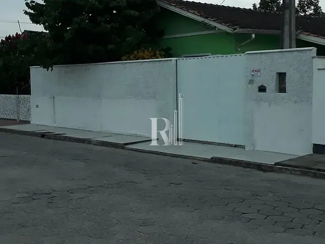 Casa 2 quartos e 1 banheiro, à venda, no bairro Centro em Tijucas