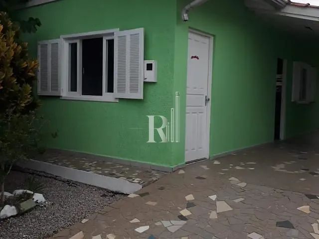 Casa 2 quartos e 1 banheiro, à venda, no bairro Centro em Tijucas