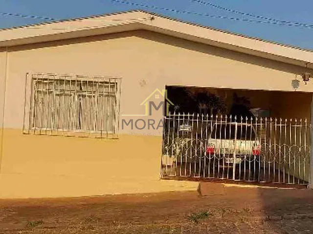Casa com 1170m² 3 quartos e 2 banheiros, à venda, no bairro Centro em Guaranésia