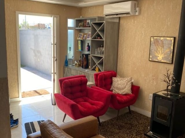 Casa com 360m² 3 quartos e 2 banheiros, à venda, no bairro Laranjal em Pelotas