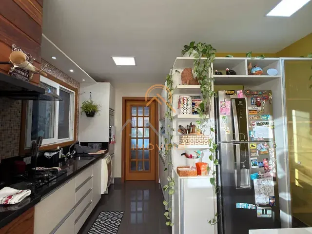 Casa 4 quartos e 3 banheiros, à venda, no bairro Centro em Pelotas