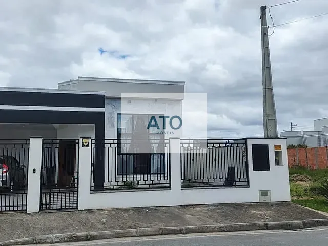 Casa com 145m² 4 quartos e 1 banheiro, à venda, no bairro Areias em Tijucas