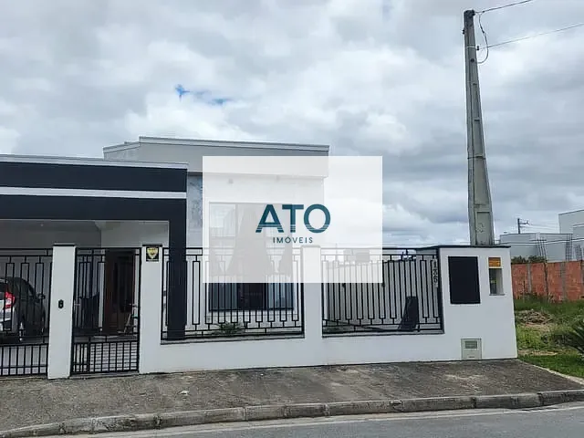 Casa com 145m² 4 quartos e 1 banheiro, à venda, no bairro Areias em Tijucas