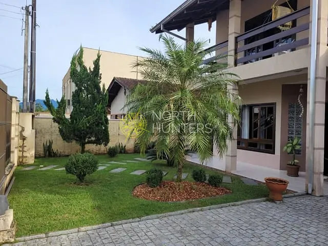 Casa com 405m² 3 quartos e 4 banheiros, à venda, no bairro Vila Nova em Joinville