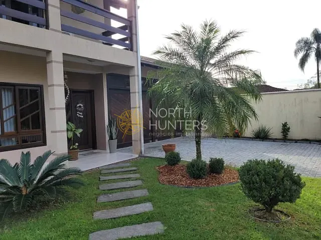 Casa com 405m² 3 quartos e 4 banheiros, à venda, no bairro Vila Nova em Joinville