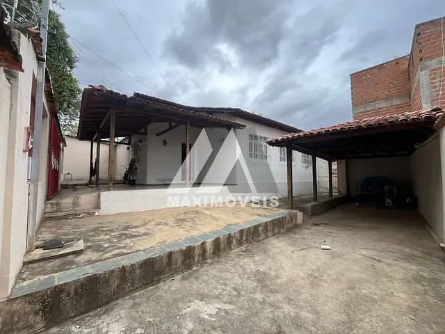 Casa com 180m² 3 quartos e 1 banheiro, à venda, no bairro Santa Tereza em Araçuaí