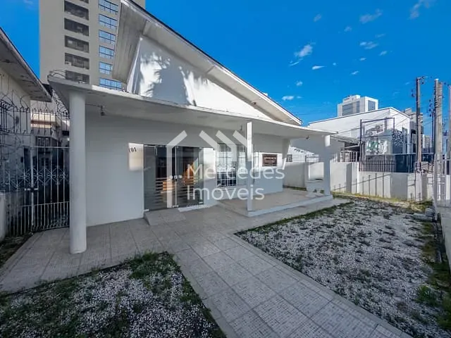 Casa com 312m², para alugar, no bairro Centro em Itajaí