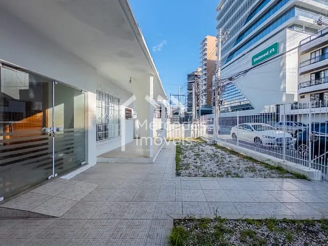 Casa com 312m², para alugar, no bairro Centro em Itajaí
