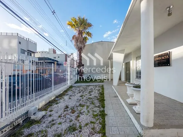 Casa com 312m², para alugar, no bairro Centro em Itajaí