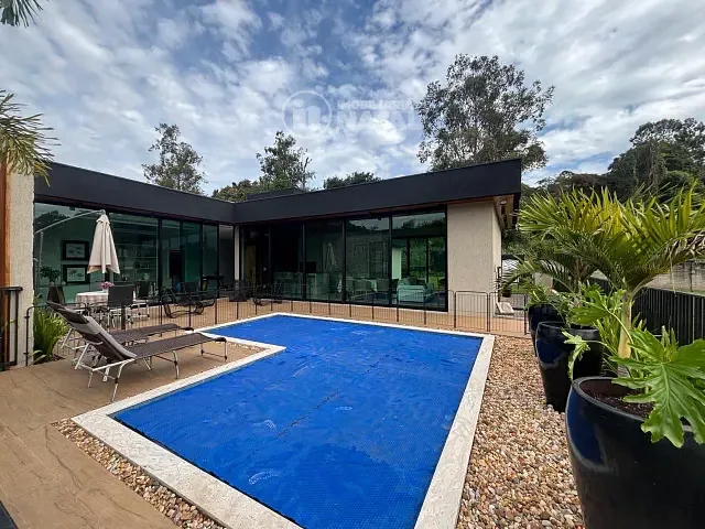 Casa com 1300m² 3 quartos e 6 banheiros, à venda, no bairro Loteamento Terras de Canaã em Cambé