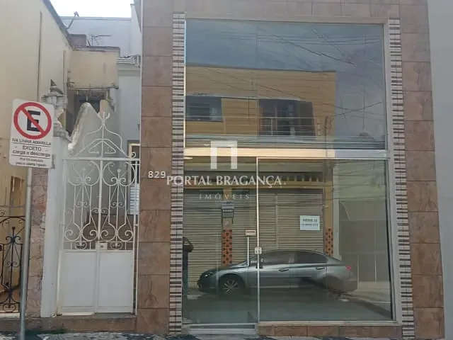 Casa à venda ou para alugar, no bairro Centro em Bragança Paulista