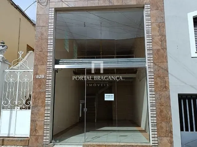 Casa à venda ou para alugar, no bairro Centro em Bragança Paulista