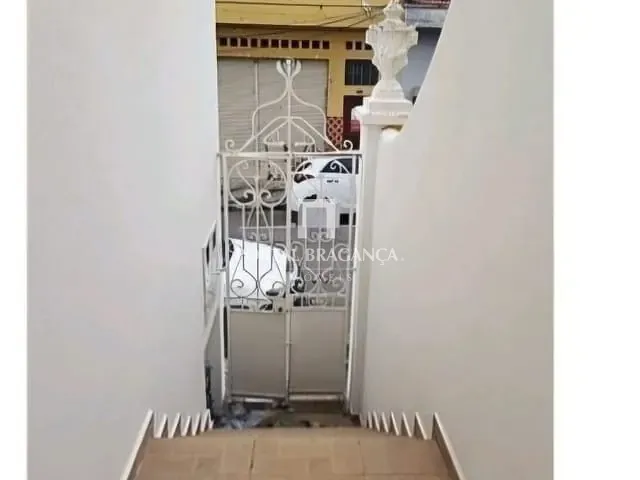 Casa à venda ou para alugar, no bairro Centro em Bragança Paulista
