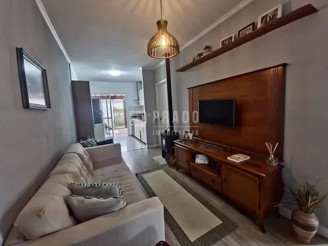 Casa 2 quartos e 2 banheiros, à venda, no bairro Areal em Pelotas