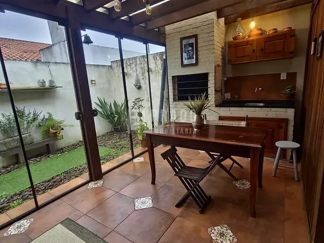 Casa 2 quartos e 2 banheiros, à venda, no bairro Areal em Pelotas