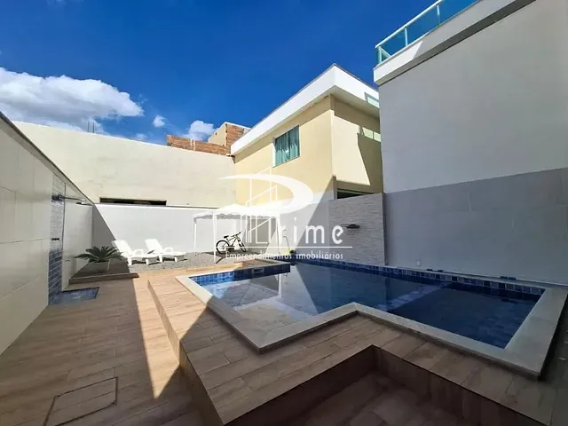 Casa com 300m² 7 quartos e 6 banheiros, à venda, no bairro Itaipu em Niterói