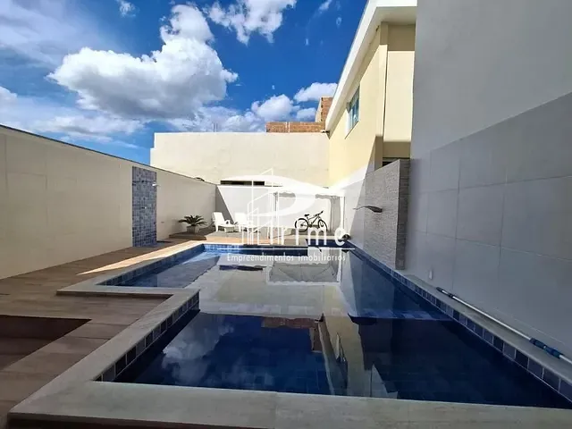 Casa com 300m² 7 quartos e 6 banheiros, à venda, no bairro Itaipu em Niterói