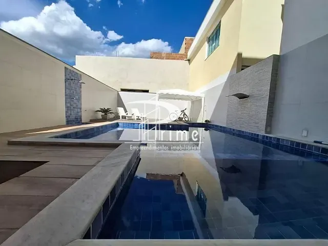 Casa com 300m² 7 quartos e 6 banheiros, à venda, no bairro Itaipu em Niterói