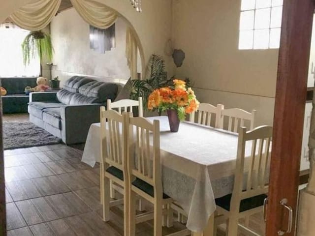 Casa com 176m² 3 quartos e 1 banheiro, à venda, no bairro Areal em Pelotas