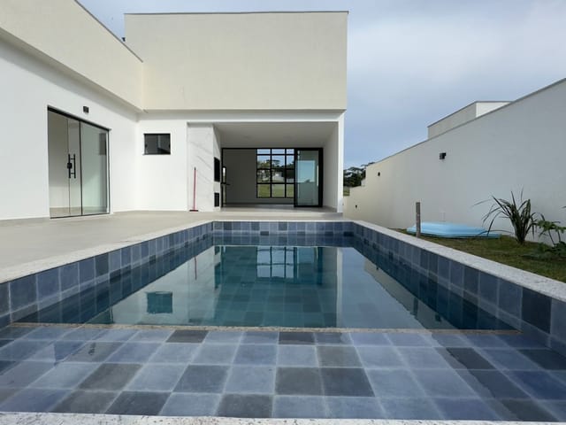 Casa com 444m² 4 quartos e 4 banheiros, à venda, no bairro Viverde I em Rio das Ostras
