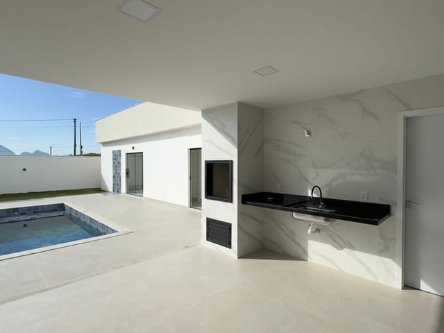 Casa com 444m² 4 quartos e 4 banheiros, à venda, no bairro Viverde I em Rio das Ostras
