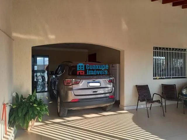 Casa com 450m², à venda, no bairro Parque das Orquídeas em GUAXUPÉ