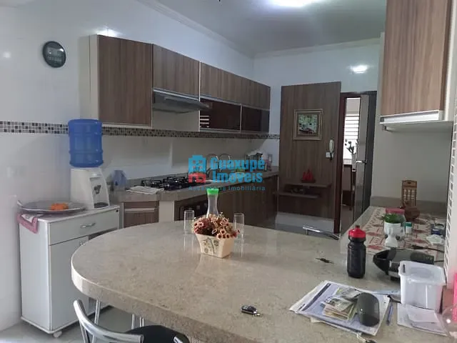 Casa com 450m², à venda, no bairro Parque das Orquídeas em GUAXUPÉ