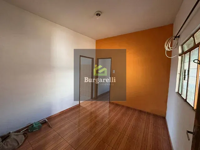 Casa 3 quartos e 2 banheiros, para alugar, no bairro Jardim Glória em Lavras