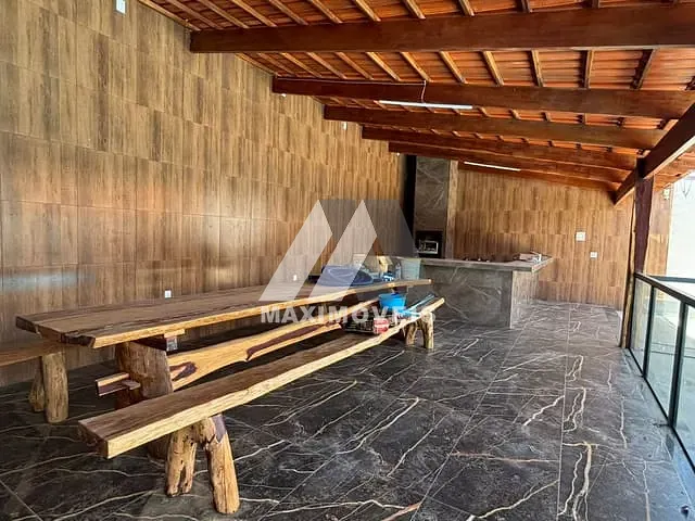 Casa com 360m² 3 quartos e 3 banheiros, à venda, no bairro São Francisco em Araçuaí