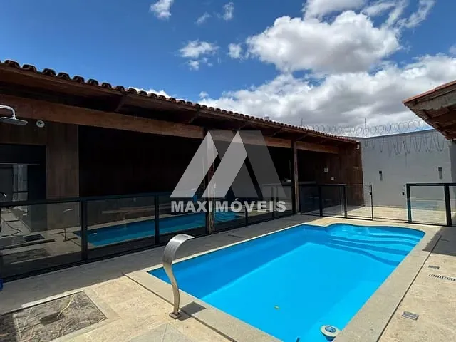 Casa com 360m² 3 quartos e 3 banheiros, à venda, no bairro São Francisco em Araçuaí