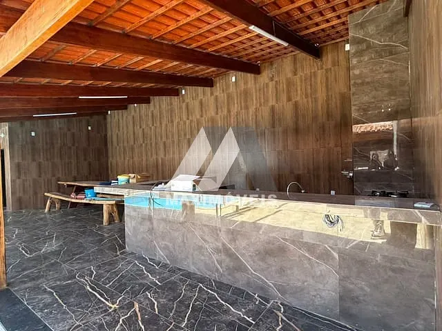 Casa com 360m² 3 quartos e 3 banheiros, à venda, no bairro São Francisco em Araçuaí