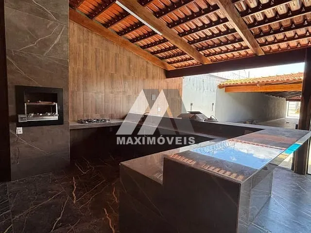 Casa com 360m² 3 quartos e 3 banheiros, à venda, no bairro São Francisco em Araçuaí