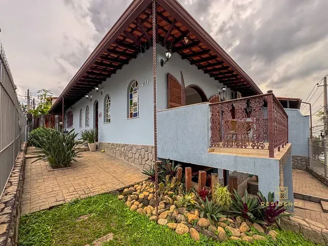 Casa 3 quartos e 3 banheiros, à venda, no bairro Jardim Amália em Volta Redonda
