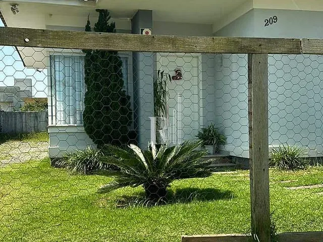 Casa com 390m² 3 quartos e 2 banheiros, à venda, no bairro Centro em Tijucas