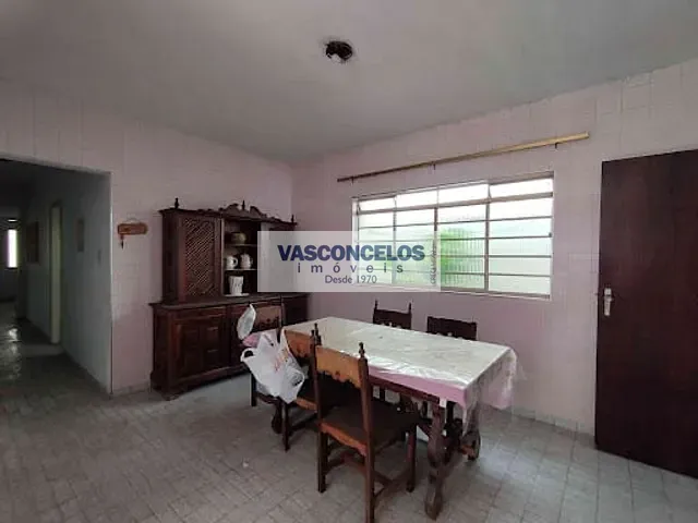 Casa com 300m² 3 quartos e 2 banheiros, à venda, no bairro Vila Nova Conceição em São José dos Campos