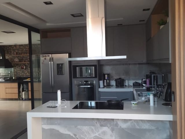 Casa com 210m² 3 quartos e 3 banheiros, à venda, no bairro Cabiúnas em Macaé